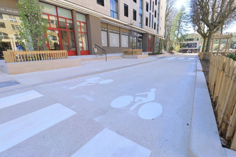 Cours brillier piste cyclable