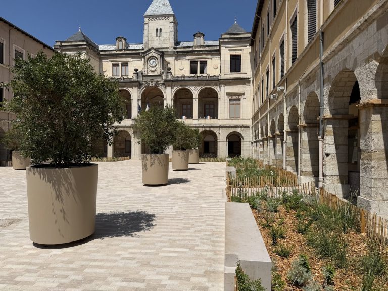 place de l'hotel de ville inauguration